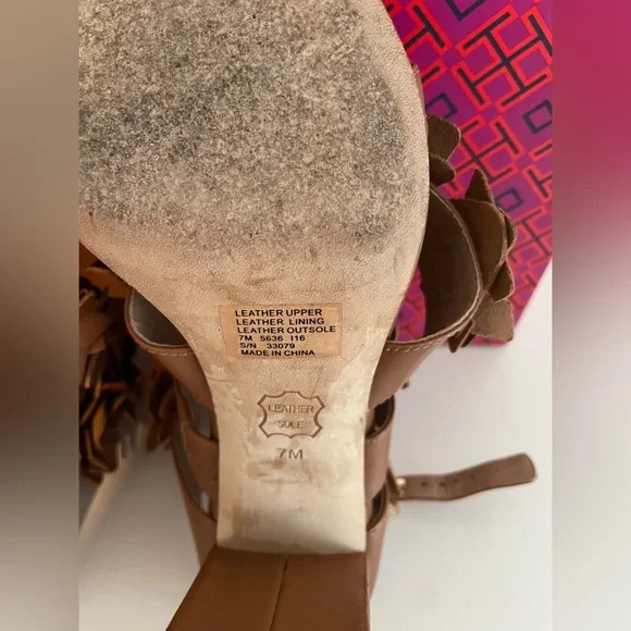 So pretty! Flower block heeled Tory Burch sandals. - Picture 5 of 8